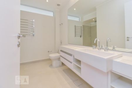Apartamento para alugar com 170m², 3 quartos e 1 vaga Apartamento para alugar com 170m², 3 quartos e 1 vagaBanheiro