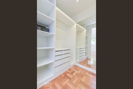Apartamento para alugar com 170m², 3 quartos e 1 vaga Apartamento para alugar com 170m², 3 quartos e 1 vagaCloset do quarto 3