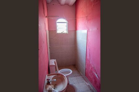 Casa à venda com 300m², 7 quartos e 4 vagas Casa à venda com 300m², 7 quartos e 4 vagasBanheiro Casa Fundos