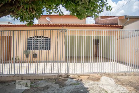 Casa à venda com 300m², 7 quartos e 4 vagas Casa à venda com 300m², 7 quartos e 4 vagasFachada