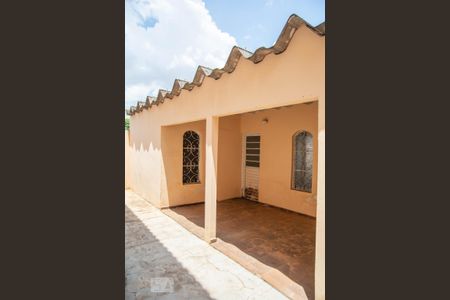 Casa à venda com 300m², 7 quartos e 4 vagas Casa à venda com 300m², 7 quartos e 4 vagasCasa Fundos