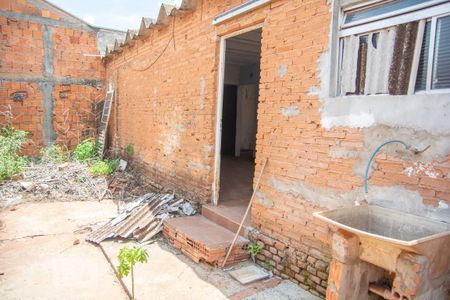 Casa à venda com 300m², 7 quartos e 4 vagas Casa à venda com 300m², 7 quartos e 4 vagasCasa Fundos