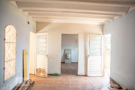 Casa à venda com 300m², 7 quartos e 4 vagas Casa à venda com 300m², 7 quartos e 4 vagasSala Casa Fundos