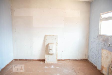 Casa à venda com 300m², 7 quartos e 4 vagas Casa à venda com 300m², 7 quartos e 4 vagasCozinha Casa Fundos