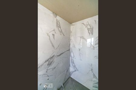 Banheiro de apartamento à venda com 1 quarto, 40m² em Petrópolis, Porto Alegre