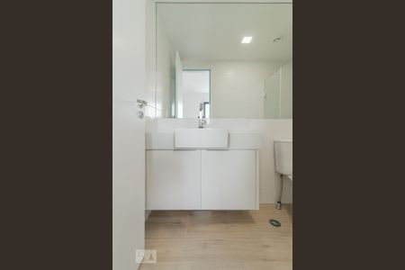 Studio para alugar com 35m², 1 quarto e 1 vaga Studio para alugar com 35m², 1 quarto e 1 vagaBanheiro