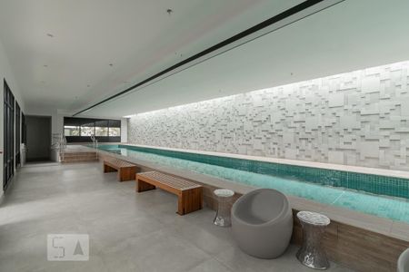 Studio para alugar com 35m², 1 quarto e 1 vaga Studio para alugar com 35m², 1 quarto e 1 vagaPiscina