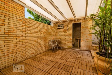 Casa de condomínio à venda com 300m², 3 quartos e 3 vagas Casa de condomínio à venda com 300m², 3 quartos e 3 vagasQuintal