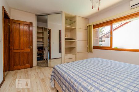 Casa de condomínio à venda com 300m², 3 quartos e 3 vagas Casa de condomínio à venda com 300m², 3 quartos e 3 vagasQuarto 3