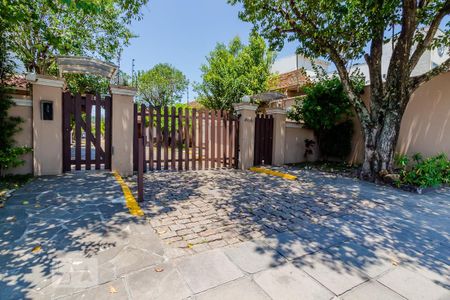 Casa de condomínio à venda com 300m², 3 quartos e 3 vagas Casa de condomínio à venda com 300m², 3 quartos e 3 vagasFachada