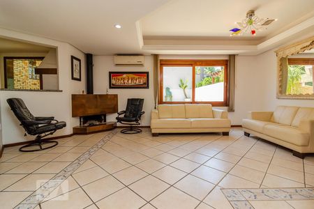 Sala de casa de condomínio à venda com 3 quartos, 300m² em Vila Nova, Porto Alegre