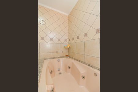 Casa de condomínio à venda com 300m², 3 quartos e 3 vagas Casa de condomínio à venda com 300m², 3 quartos e 3 vagasSuíte