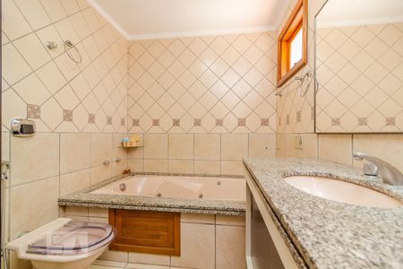 Casa de condomínio à venda com 300m², 3 quartos e 3 vagas Casa de condomínio à venda com 300m², 3 quartos e 3 vagasSuíte