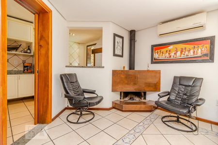 Sala de casa de condomínio à venda com 3 quartos, 300m² em Vila Nova, Porto Alegre