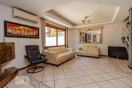 Sala de casa de condomínio à venda com 3 quartos, 300m² em Vila Nova, Porto Alegre