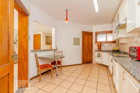 Casa de condomínio à venda com 300m², 3 quartos e 3 vagas Casa de condomínio à venda com 300m², 3 quartos e 3 vagasCozinha