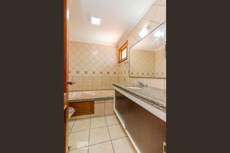 Casa de condomínio à venda com 300m², 3 quartos e 3 vagas Casa de condomínio à venda com 300m², 3 quartos e 3 vagasSuíte