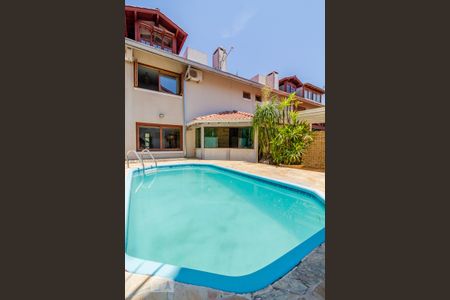 Casa de condomínio à venda com 300m², 3 quartos e 3 vagas Casa de condomínio à venda com 300m², 3 quartos e 3 vagasQuintal - Piscina