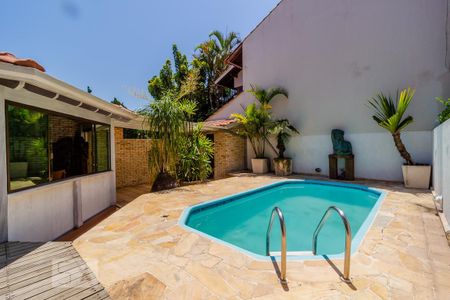 Casa de condomínio à venda com 300m², 3 quartos e 3 vagas Casa de condomínio à venda com 300m², 3 quartos e 3 vagasQuintal - Piscina
