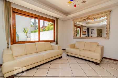 Sala de casa de condomínio à venda com 3 quartos, 300m² em Vila Nova, Porto Alegre