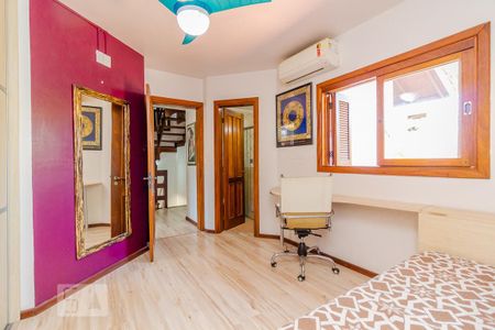 Casa de condomínio à venda com 300m², 3 quartos e 3 vagas Casa de condomínio à venda com 300m², 3 quartos e 3 vagasQuarto 2