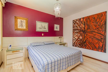 Casa de condomínio à venda com 300m², 3 quartos e 3 vagas Casa de condomínio à venda com 300m², 3 quartos e 3 vagasQuarto 3