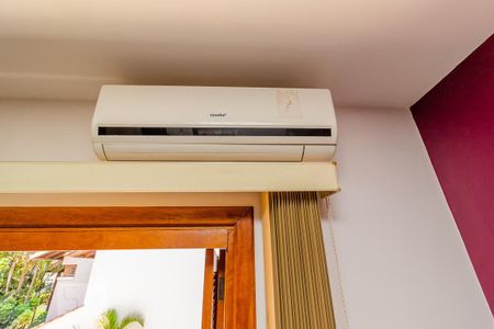 Casa de condomínio à venda com 300m², 3 quartos e 3 vagas Casa de condomínio à venda com 300m², 3 quartos e 3 vagasAr condicionado