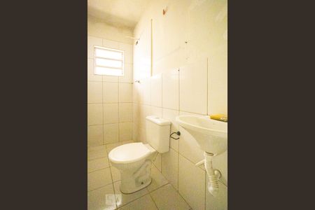 Banheiro de apartamento para alugar com 1 quarto, 30m² em Vila Silva Ribeiro, Carapicuíba
