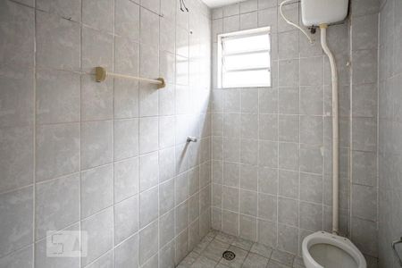Banheiro de casa para alugar com 1 quarto, 30m² em Vila Silva Ribeiro, Carapicuíba