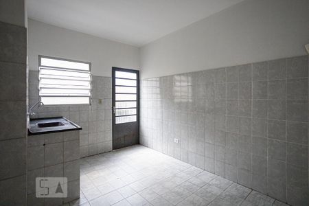 Banheiro de casa para alugar com 1 quarto, 30m² em Vila Silva Ribeiro, Carapicuíba