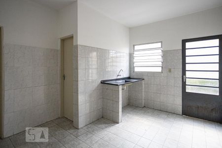 Banheiro de casa para alugar com 1 quarto, 30m² em Vila Silva Ribeiro, Carapicuíba