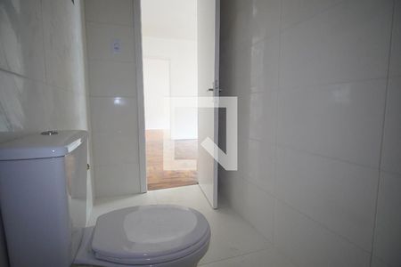 Banheiro de apartamento à venda com 1 quarto, 38m² em Vila Ipiranga, Porto Alegre