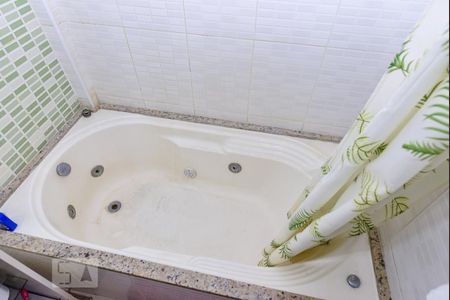 Apartamento à venda com 70m², 2 quartos e sem vagaBanheiro