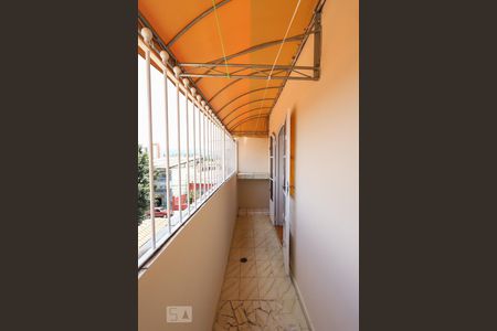 Casa à venda com 195m², 2 quartos e 3 vagas Casa à venda com 195m², 2 quartos e 3 vagasSacada