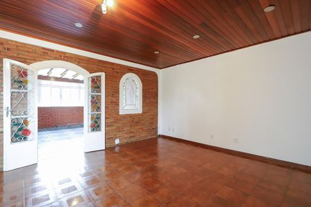 Casa à venda com 195m², 2 quartos e 3 vagas Casa à venda com 195m², 2 quartos e 3 vagasSalão