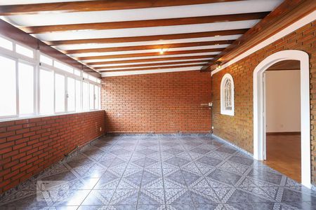 Casa à venda com 195m², 2 quartos e 3 vagas Casa à venda com 195m², 2 quartos e 3 vagasTerraço