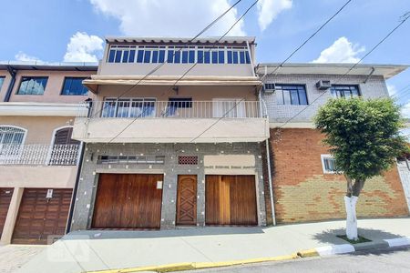 Casa à venda com 195m², 2 quartos e 3 vagas Casa à venda com 195m², 2 quartos e 3 vagasFachada