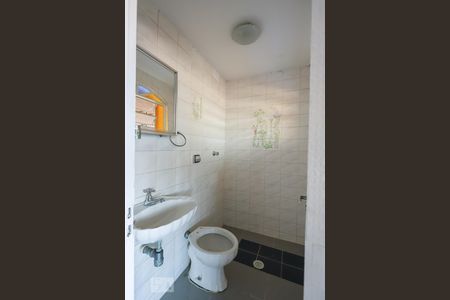 Casa à venda com 195m², 2 quartos e 3 vagas Casa à venda com 195m², 2 quartos e 3 vagasLavabo