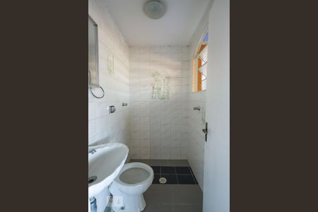 Casa à venda com 195m², 2 quartos e 3 vagas Casa à venda com 195m², 2 quartos e 3 vagasLavabo