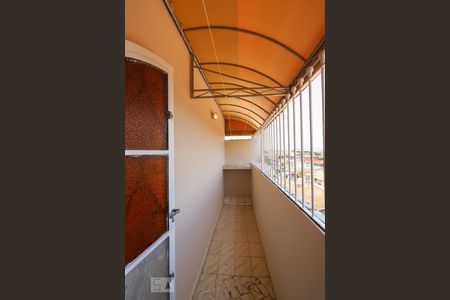 Casa à venda com 195m², 2 quartos e 3 vagas Casa à venda com 195m², 2 quartos e 3 vagasSacada