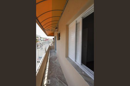 Sacada de casa à venda com 2 quartos, 195m² em Vila Carbone, São Paulo