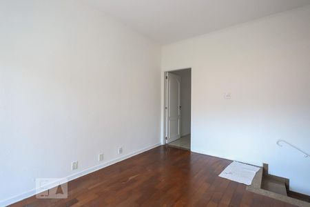 Sala de casa à venda com 2 quartos, 195m² em Vila Carbone, São Paulo