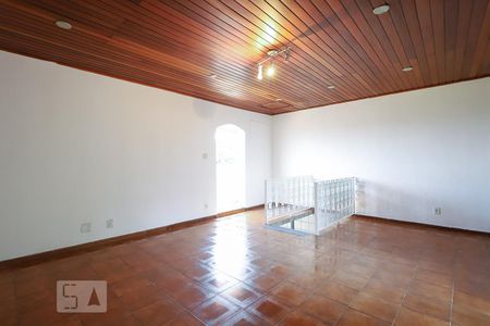 Casa à venda com 195m², 2 quartos e 3 vagas Casa à venda com 195m², 2 quartos e 3 vagasSalão