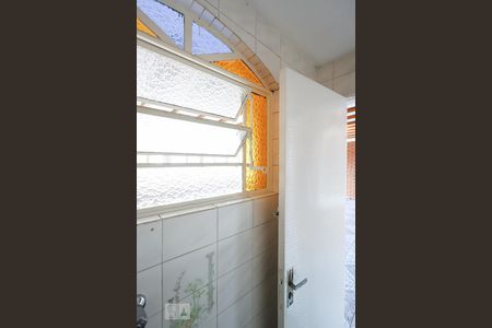 Casa à venda com 195m², 2 quartos e 3 vagas Casa à venda com 195m², 2 quartos e 3 vagasLavabo