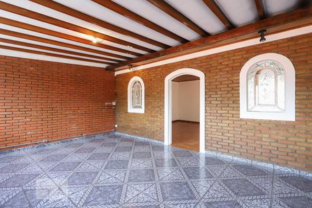 Casa à venda com 195m², 2 quartos e 3 vagas Casa à venda com 195m², 2 quartos e 3 vagasTerraço