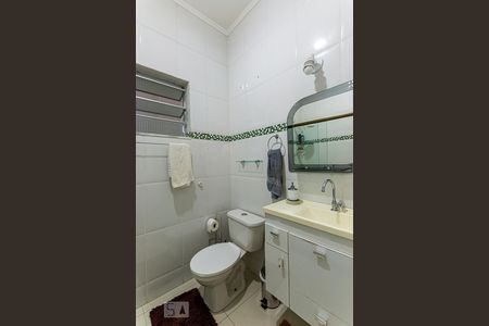 Banheiro de casa à venda com 2 quartos, 96m² em Santa Rosa, Niterói