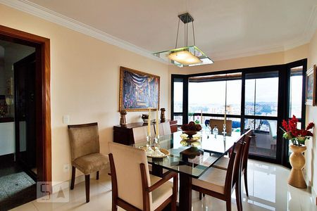 Apartamento à venda com 236m², 4 quartos e 4 vagas Apartamento à venda com 236m², 4 quartos e 4 vagasSala