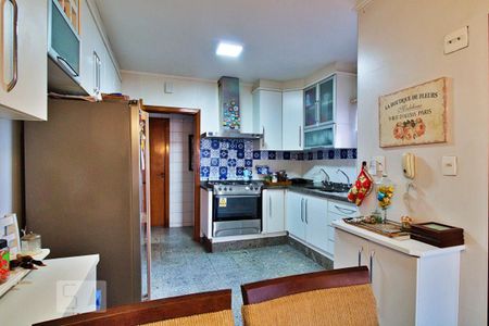 Apartamento à venda com 236m², 4 quartos e 4 vagas Apartamento à venda com 236m², 4 quartos e 4 vagasCozinha