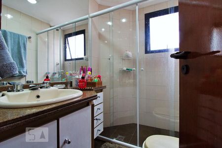 Apartamento à venda com 236m², 4 quartos e 4 vagas Apartamento à venda com 236m², 4 quartos e 4 vagasBanheiro da Suíte 2