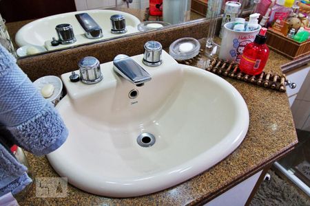 Apartamento à venda com 236m², 4 quartos e 4 vagas Apartamento à venda com 236m², 4 quartos e 4 vagasBanheiro da Suíte 2